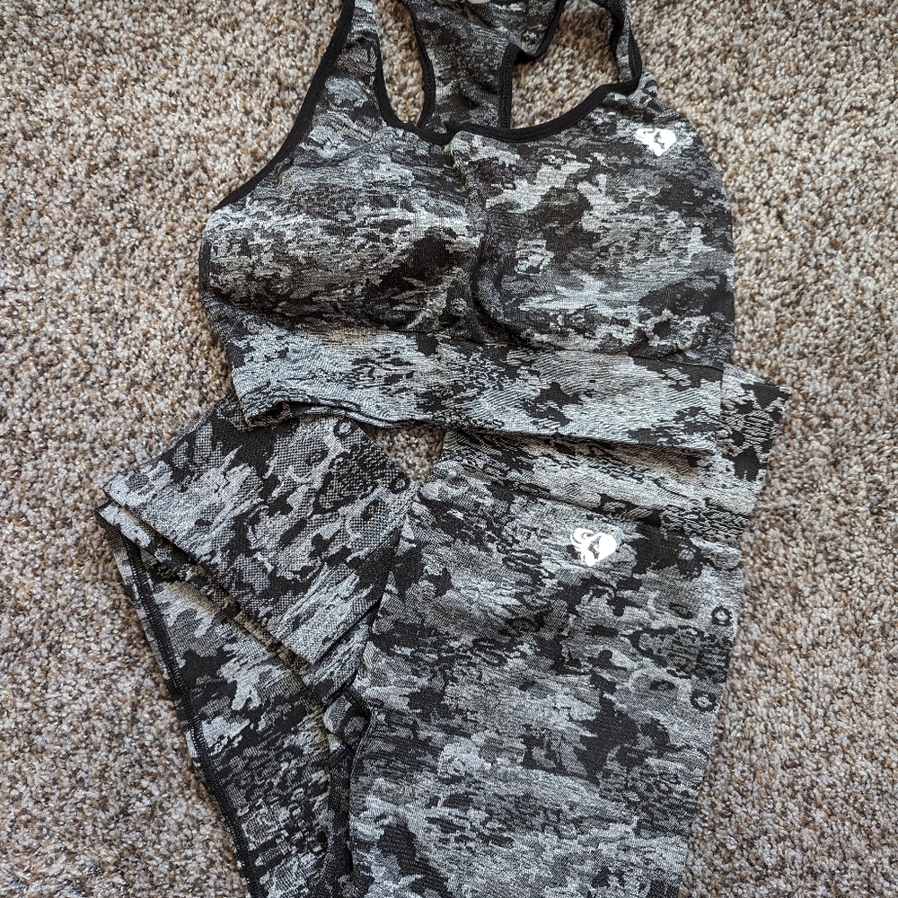 Women's Best Gray Camo set size Large